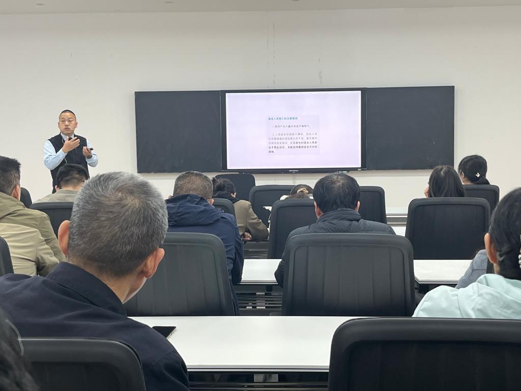 筑牢校园安全“防火墙”—— 智能制造学院开展消防安全教育培训讲座