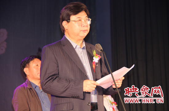 开封市政府副市长陈国桢致辞。