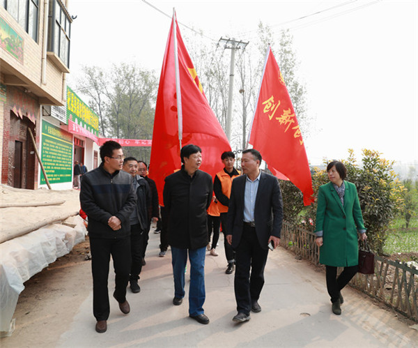 bat365在线官方网站助力杞县老徐庄村精准扶贫